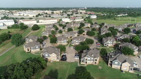 Video-Aéreo-De-Waterford-En-Spencer-Oaks-Apartments-En-Denton-Texas