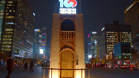 night-view-of-Gwanghwamun-Square-in-south-korea-statue-of-king-sejong,-yi-sun-shin