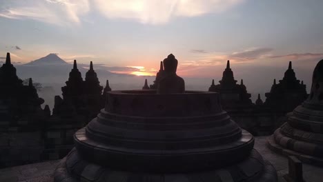 Amanecer-En-El-Templo-De-Borobudur-En-Indonesia