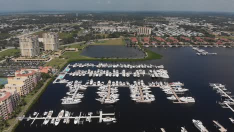 Aerial-of-the-South-Florida-lifestyle-in-Bradenton,-Florida
