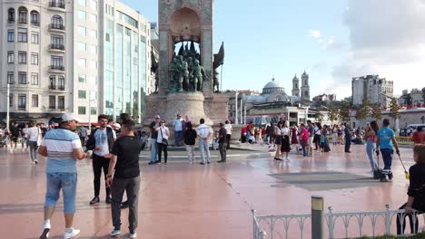 Locals-and-tourists-walk-and-explore-at-popular-Taksim-Square-in-Beyoglu,Turkey