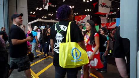 Time-lapse,-crowds-of-people-entering-and-leaving-ComicCon-event