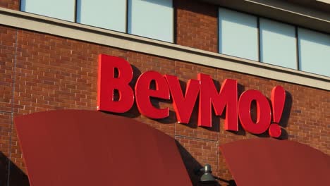 BevMo-Liquor-Store-Pan-Across-Sign