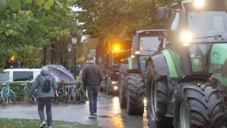 Agricultores-Protestan-En-La-Haya,-Holanda