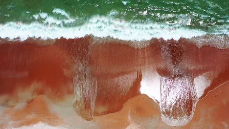 Waves-on-the-shoreline-of-an-Atlantic-Ocean-beach