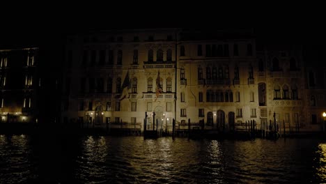 Night-view-of-the-illuminated-facade-of-the-Palazzo-Ferro-Fini-in-Venice,-The-Regional-Council-of-Veneto