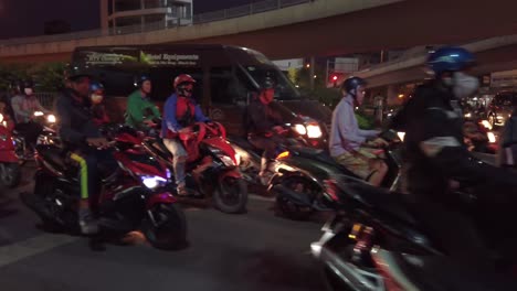 Ho-Chi-Minh-Stadt,-Vietnam-Verkehr-Mit-Millionen-Von-Motorrädern-Auf-Der-Straße-Zur-Hauptverkehrszeit