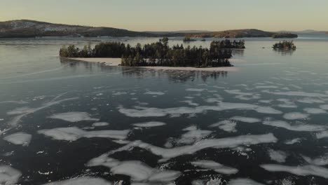 Inseln-Auf-Dem-Zugefrorenen-Moosehead-Lake