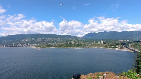 Vista-Panorámica-Del-Puente-Lions-Gate-Desde-Stanley-Park-En-Vancouver,-Bc-Canada