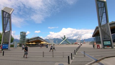 Vista-Del-Caldero-Olímpico-En-Jack-Poole-Plaza-En-El-Paseo-Marítimo-De-Vancouver
