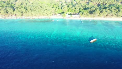 Peaceful-scenery-with-beautiful-sea-pattern-of-deep-blue-and-shallow-turquoise-lagoon-with-transparent-clear-water-on-shore-of-tropical-island,-Bali