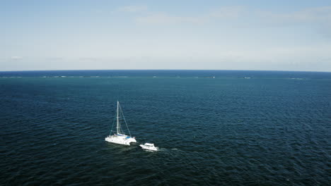 Catamaran-boat-passing-by-Caribbean-ocean-of-Cancun,-Mexico