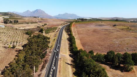 Landschaft-Der-Autobahn-Stellenbosch-An-Einem-Sonnigen-Tag