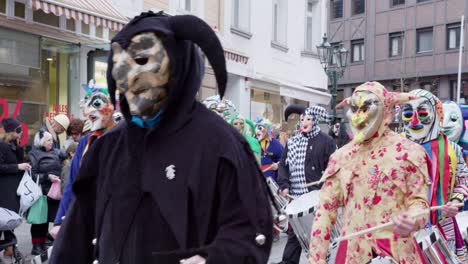 Rosenmontag-Carnaval-Drummer-in-Düsseldorf-Germany-Halloween-Custom-in-Slow-Motion