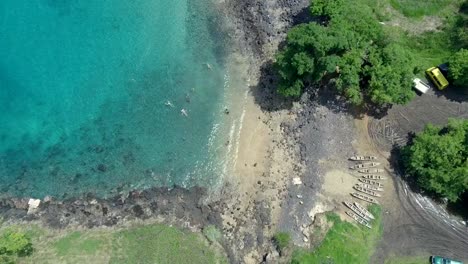 Aerial-descend-from-top-tropical-Blue-lagoon-beach,-São-Tomé-Island