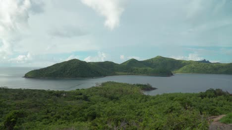 Himmlische-Inseln-Mit-Perfektem-Grünen-Dschungel-An-Einem-Sommertag,-Tropisches-Fidschi