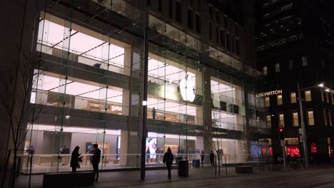 Nachtansicht-Des-Apple-Retail-Flagship-Store-Sydney-In-Der-George-Street