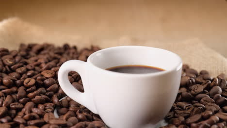 Kaffee-Heiße-Dampfende-Tasse-Jute-Hintergrund