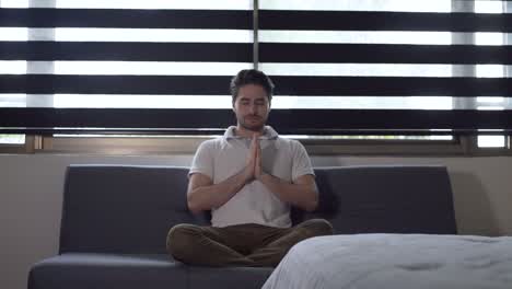 Young-handsome-man-pretanding-o-meditate
