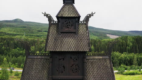 Top-Roof-Detail-Of-The-Old-Borgund-Stave-Church-In-Laerdal-Municipality,-Vestland-County,-Norway---close-up---ascending-drone-shot