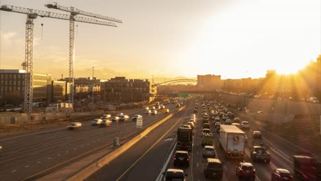 Time-lapse-of-traffic-flow-on-Interstate-25-in-Denver,-Colorado