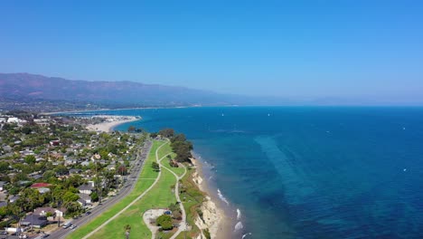 Ariel-Ansicht-Eines-Parks-In-Santa-Barbara,-Kalifornien