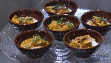 Hähnchen-Curry-Gericht-Mit-Reis