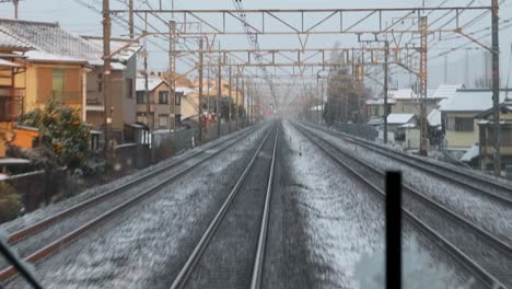 Zug-Nach-Kyoto-Im-Schnee,-Sicht-Des-Fahrers