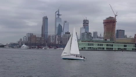 Sailboat-floating-in-NYC