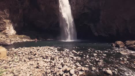 Drone-fotoage-closing-into-big-waterfall