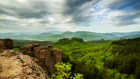 Ein-Zeitraffer-Der-Berühmten-Belogradchik-Felsen-Neben-Belogradchik-Im-Bulgarischen-Stara-Planina-Gebirge