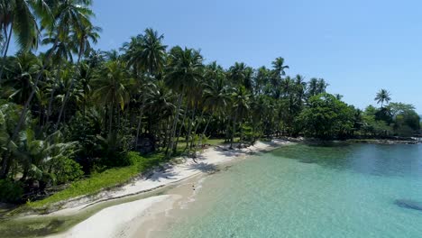 Sobrevuelo-De-Una-Playa-Privada-Tropical-Perfecta-En-Asia