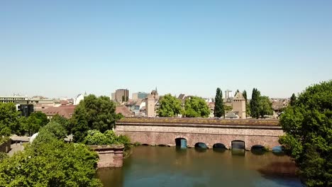 Luftaufnahme-Der-Ponts-Couverts,-Der-überdachten-Brücke,-In-Petit-France,-Straßburg,-Frankreich,-Europa