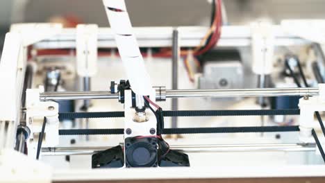 do-it-yourself-3d-printer-working