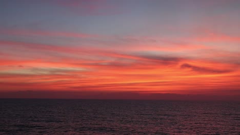 Beautiful,-unedited-sunset-sky-over-the-open-ocean