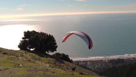 Man-paragliding-at-Mount-Tamalpais-and-Stinson-beach-in-California