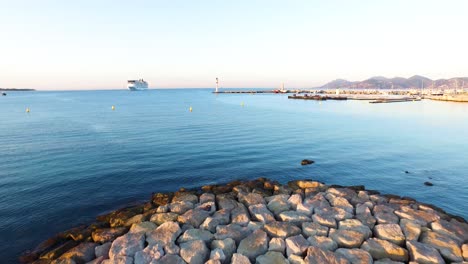 Strand-Und-Küste-Von-Cannes,-Luftaufnahme,-Blaues-Wasser,-Sommerzeit,-Südfrankreich