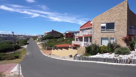 Street-view-of-small-touristic-town-De-Kerlders-in-South-Africa