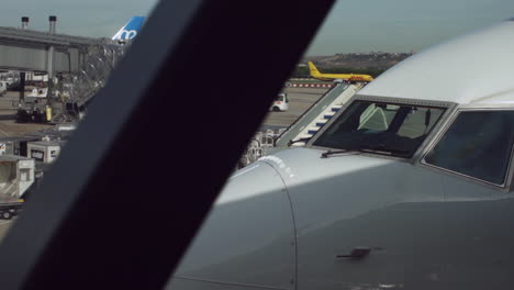 Slow-motion-clip-of-the-cockpit-of-an-aeroplane-in-the-Madrid-airport,-Spain,-as-seen-from-a-gate