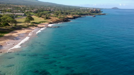Aerial-footage-of-Kamaole-III-Beach-with-Wailea-and-Makena-areas-in-the-background