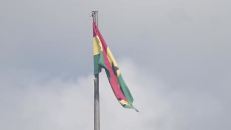 Ondeando-La-Bandera-De-Ghana,-En-Tiempo-Real