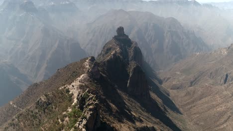 Luftaufnahme-Von-Felsformationen-Im-Urique-Canyon-In-Divisadero,-Copper-Canyon-Region,-Chihuahua