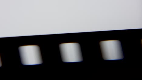Schnell-Rollender-8-mm-Filmeffekt,-Weißer-Hintergrund