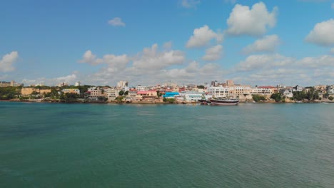 Die-Altstadt-Und-Der-Hafen-Von-Mombasa,-Kenia