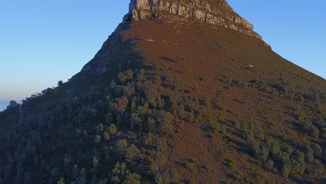 Aerial-ascend-over-Lions-Head-Cape-Town-during-sunrise