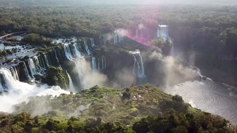 Toma-Aérea-De-Las-Cataratas-Del-Iguazú-En-Brasil-Y-Argentina,-Hermosa-Vista-De-Drones