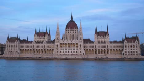 Budapest-Parlamento-Puesta-De-Sol-Tiro-De-Avance-Rápido