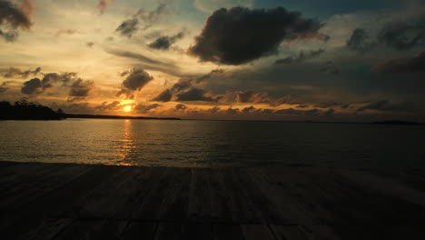 Sonnenuntergang-Vom-Dock-Aus