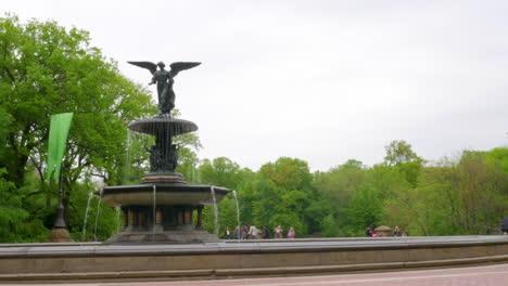 Wide-shot-of-the-Bethesda-fountain-at-Central-park,-new-York-city