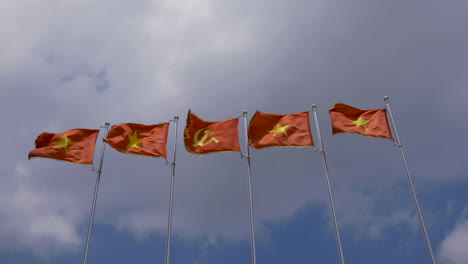Video-4k-De-Banderas-Nacionales-De-Vietnam-Con-Una-Bandera-Del-Partido-Comunista-De-Vietnam-O-Cpv